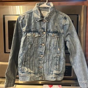 Brand new with tags Old Navy distressed denim jean jacket!